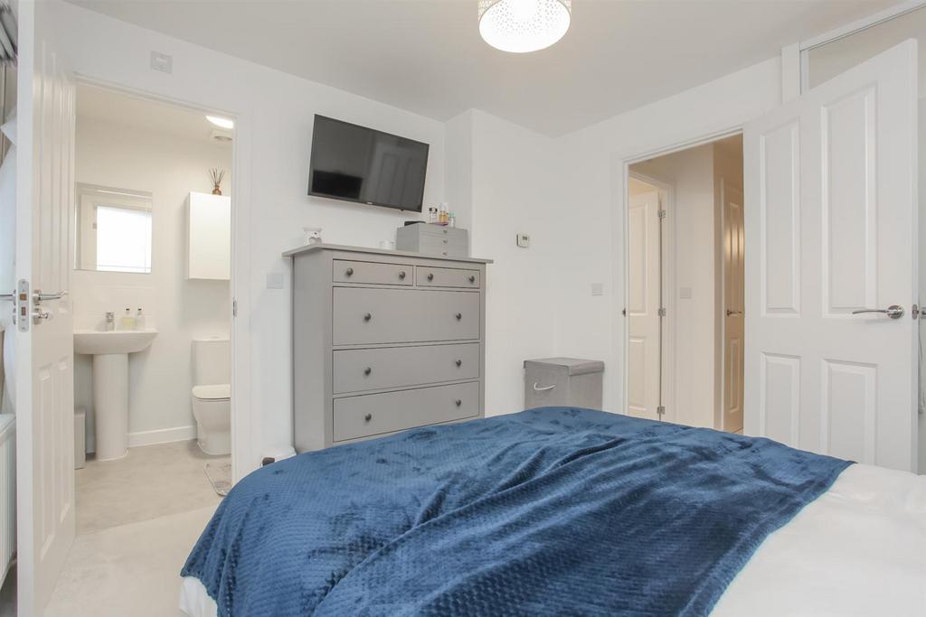 Bedroom 1b.jpg