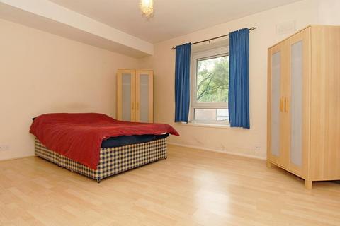 2 bedroom flat to rent, Meadow Road, London, SW8