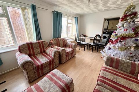2 bedroom flat for sale, Symes Road, Poole BH15
