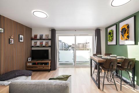 1 bedroom apartment for sale, Canalside, Redhill, RH1