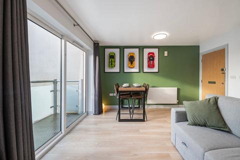 1 bedroom apartment for sale, Canalside, Redhill, RH1