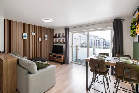 1 bedroom apartment for sale, Canalside, Redhill, RH1