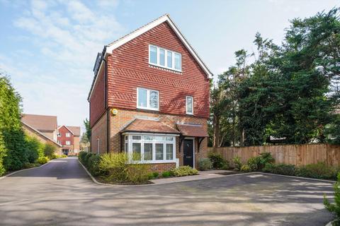 More Lane, Esher, Surrey, KT10