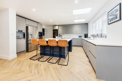 4 bedroom detached house for sale, Chiltern Close, Bushey