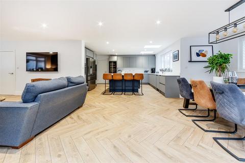 4 bedroom detached house for sale, Chiltern Close, Bushey