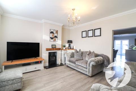 3 bedroom end of terrace house for sale, Avenue Road, Erith, Kent, DA8