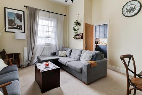 2 bedroom flat to rent, Grove Street, Leamington Spa