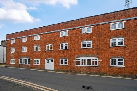 1 bedroom flat to rent, Bear Lane, Surrey GU9