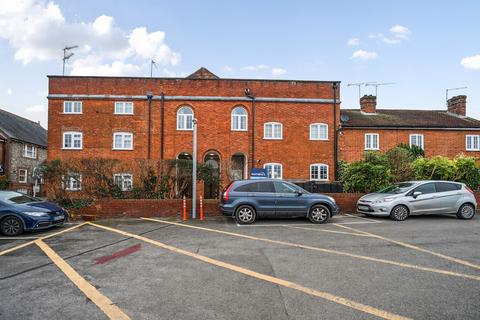 1 bedroom flat to rent, Bear Lane, Surrey GU9