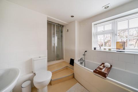 1 bedroom flat to rent, Bear Lane, Surrey GU9