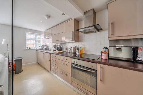 1 bedroom flat to rent, Bear Lane, Surrey GU9