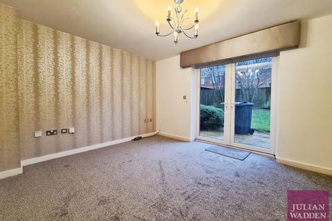 2 bedroom semi-detached house to rent, Sunnybrow Close, Oldham, OL8