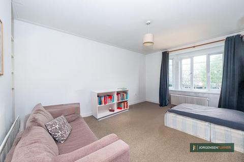 2 bedroom flat for sale, Hillcrest Court, London, NW2