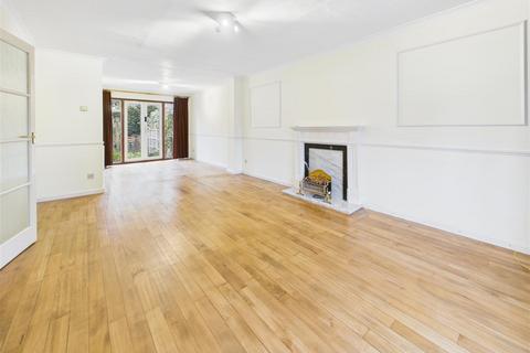 undefined, Victoria Close, Weybridge