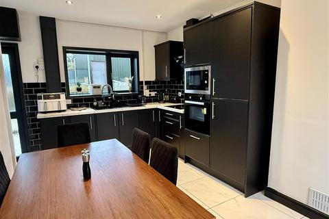 3 bedroom semi-detached house for sale, Haulfryn, Pontyberem, Llanelli