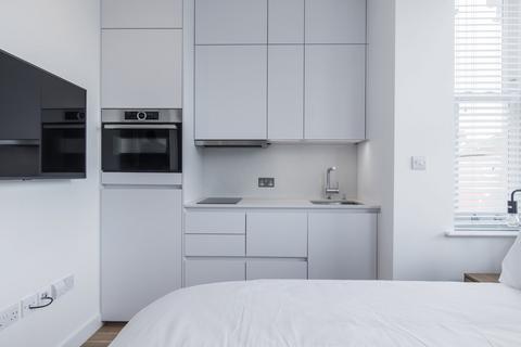 Studio to rent, 10 Rockhall Road