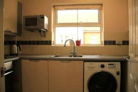 2 bedroom flat to rent, Tobermory Close, Berkshire SL3