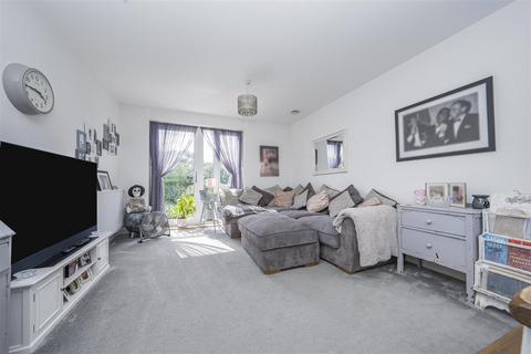 2 bedroom flat for sale, Flat 8 Waddington House, Barnes Wallis Way, Bricket Wood