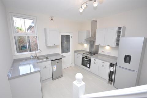 3 bedroom terraced house to rent, Queen Victoria Street, York