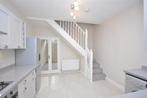 3 bedroom terraced house to rent, Queen Victoria Street, York