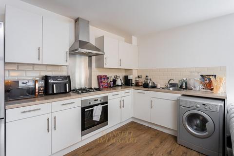 2 bedroom flat to rent, Somerley Drive, Crawley RH10