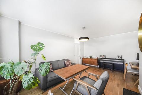 2 bedroom maisonette for sale, Heathfield, London E4