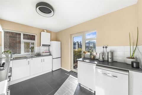 2 bedroom maisonette for sale, Heathfield, London E4