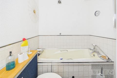 2 bedroom flat for sale, White Rock Road, Hastings