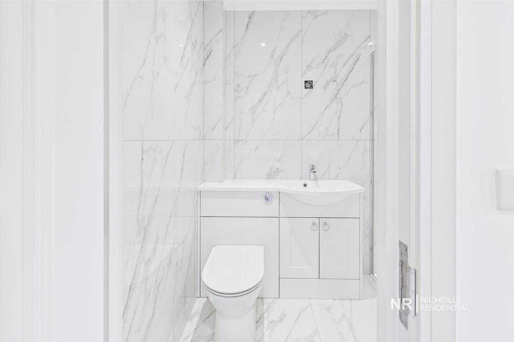 En-suite Shower Room Extra Photo