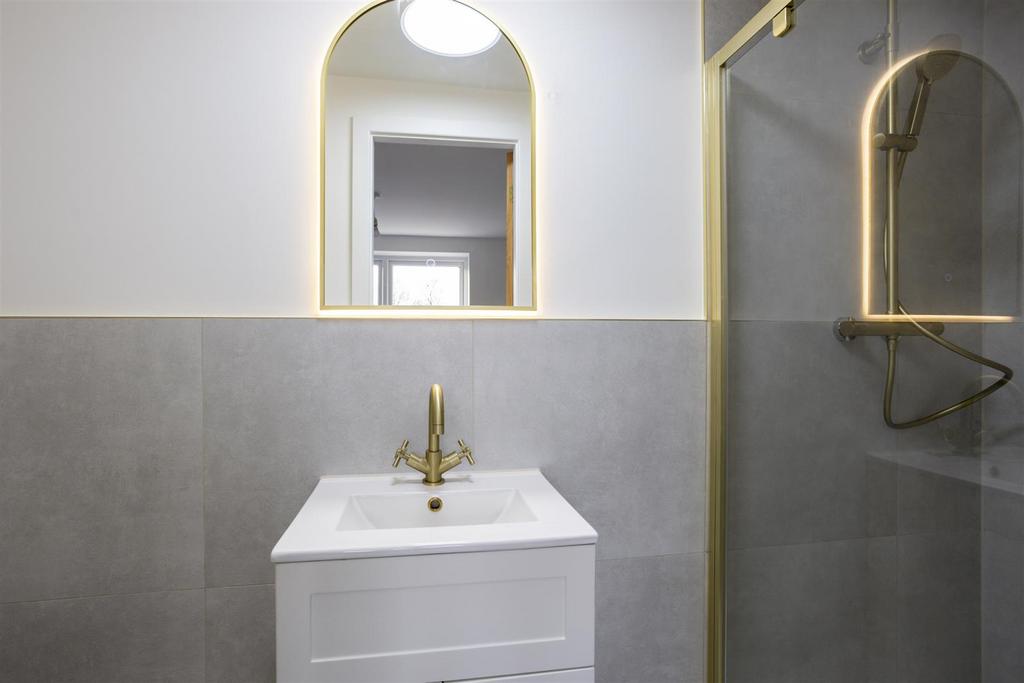 15 Low Garth Road  4.jpg