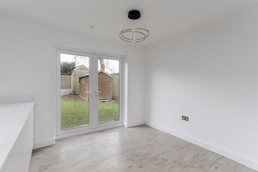 15 Low Garth Road  24.jpg
