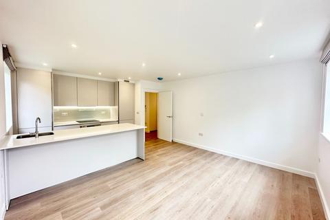 1 bedroom apartment to rent, Crouch End Hill, London N8