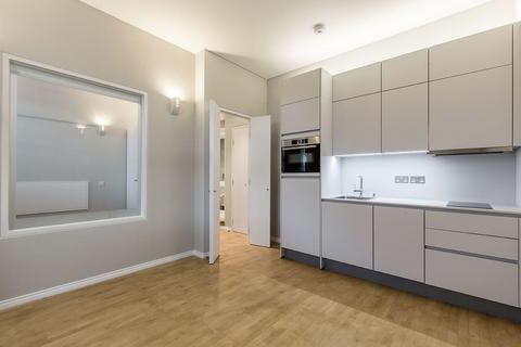 1 bedroom flat to rent, Flat E 44 Penywern Road Second Floor Rear