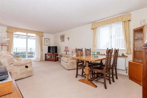 2 bedroom flat for sale, West Parade, Worthing