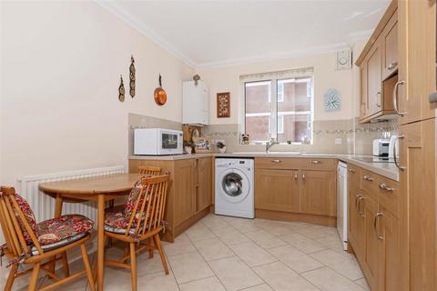 2 bedroom flat for sale, West Parade, Worthing