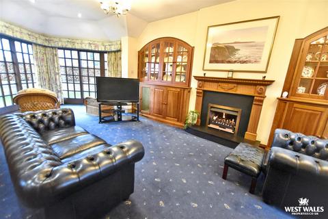 3 bedroom detached bungalow for sale, St. Thomas Green, Haverfordwest