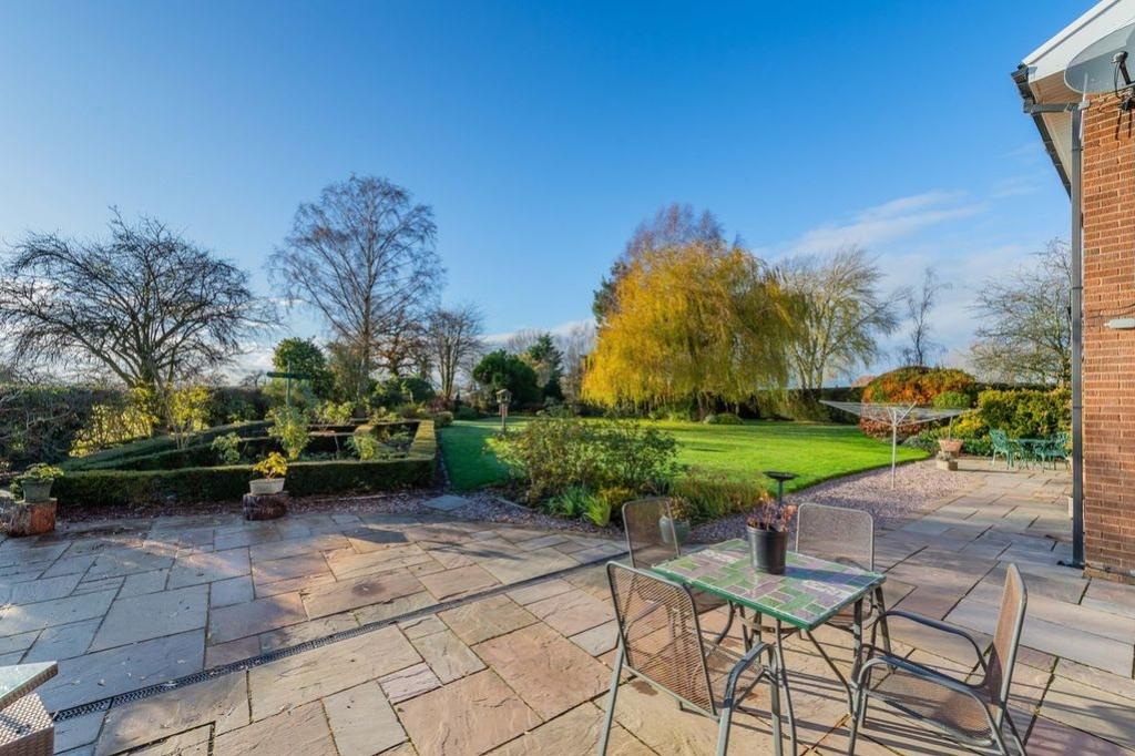 Garden Emily Dimelow Ewemove Whitchurchand Nantwich