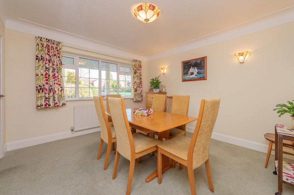 Dining Emily Dimelow Ewemove Whitchurchand Nantwich