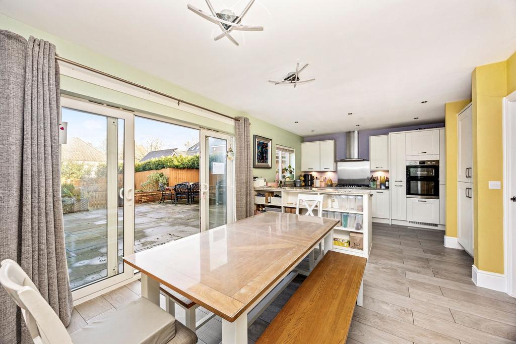 Kitchen/ Dining Area