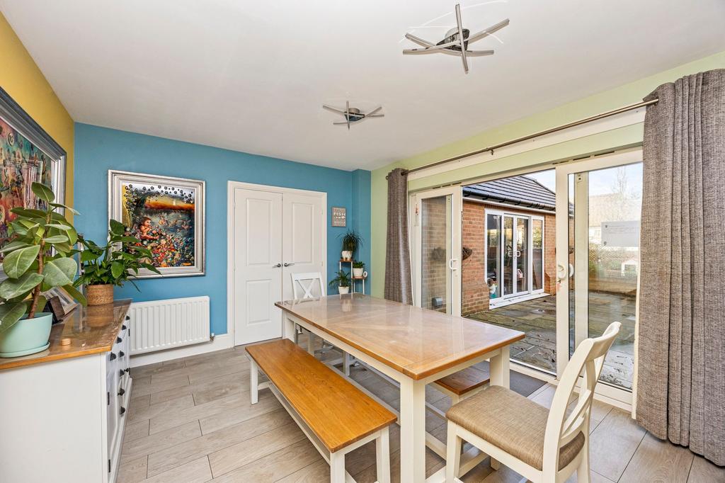 Kitchen/ Dining Area