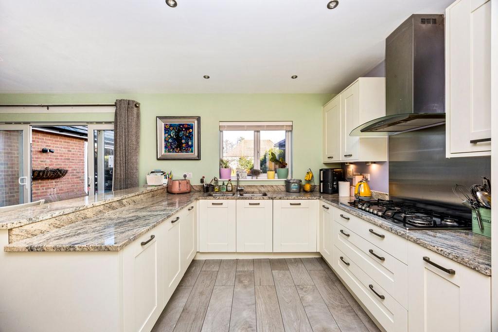 Kitchen/ Dining Area