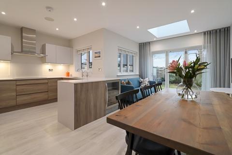 undefined, Orchard Farm Avenue, East Molesey, KT8
