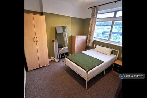 1 bedroom in a house share to rent, Woodmasterne Road, London, SW16