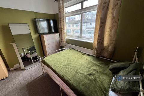 1 bedroom in a house share to rent, Woodmasterne Road, London, SW16