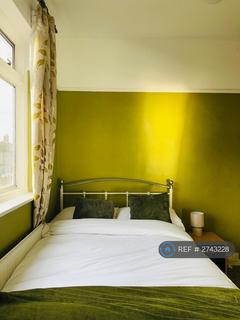 1 bedroom in a house share to rent, Woodmasterne Road, London, SW16