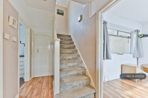 1 bedroom in a house share to rent, Woodmasterne Road, London, SW16