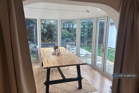 3 bedroom semi-detached house to rent, High Street, Bedford, MK45
