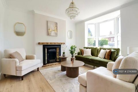 3 bedroom semi-detached house to rent, Lea Road, Gainsborough, DN21