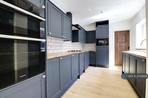 3 bedroom semi-detached house to rent, Lea Road, Gainsborough, DN21