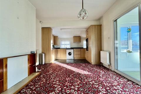 2 bedroom semi-detached bungalow for sale, Dalton Green Lane, Dalton, Huddersfield, HD5 9YE